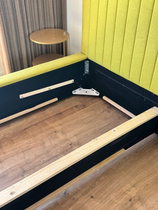 Cama Queen size cor verde