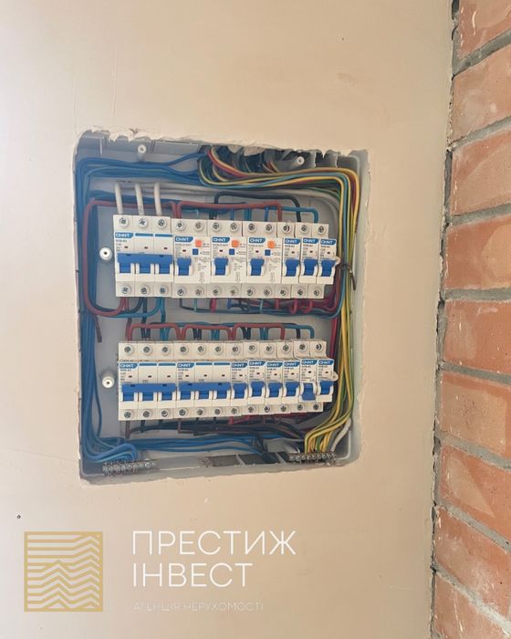 Продаж капітального 2-поверхового цегляного будинку можна під ЄОселю