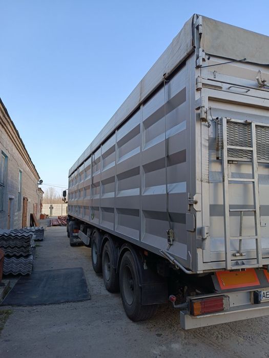 Самосвал напівпричеп зерновоз Schmitz S-01