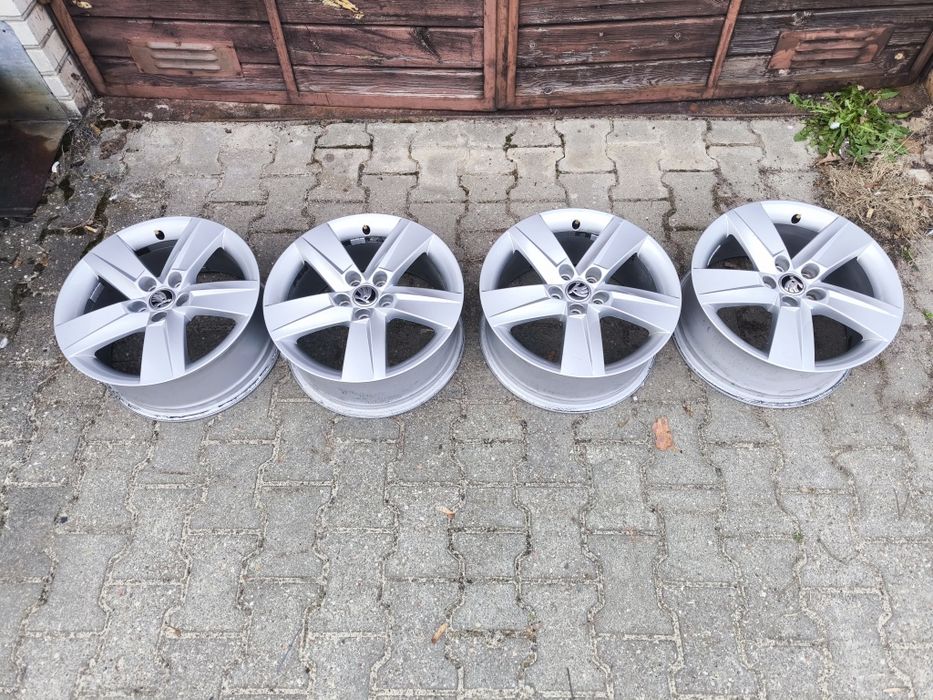 Felgi Aluminiowe 16 Cali 5x100 7Jx16 ET46 Skoda Fabia Rapid