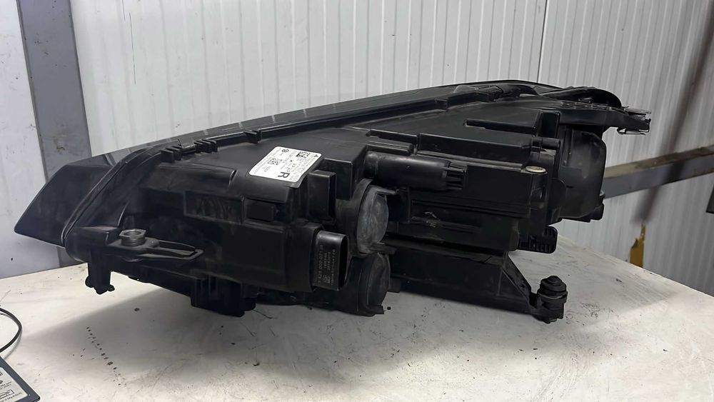 Farol direito VW TOURAN (5T1)