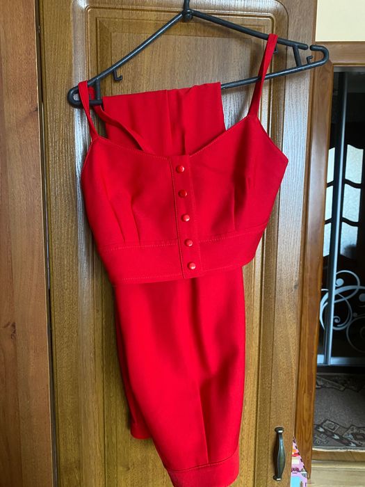 Продам червоний костюм з корсетом