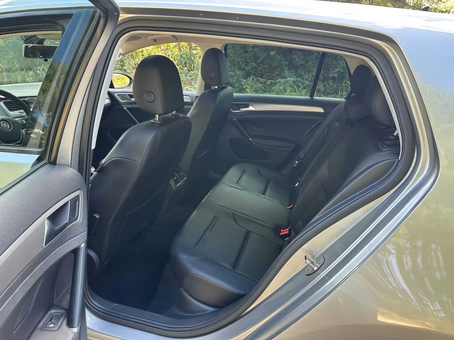 Volkswagen Golf      2017