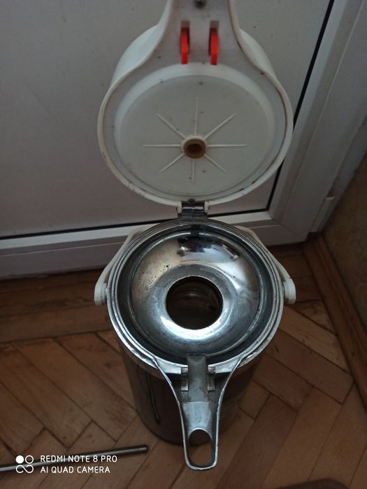 Термос китайський 2,2 з помпою