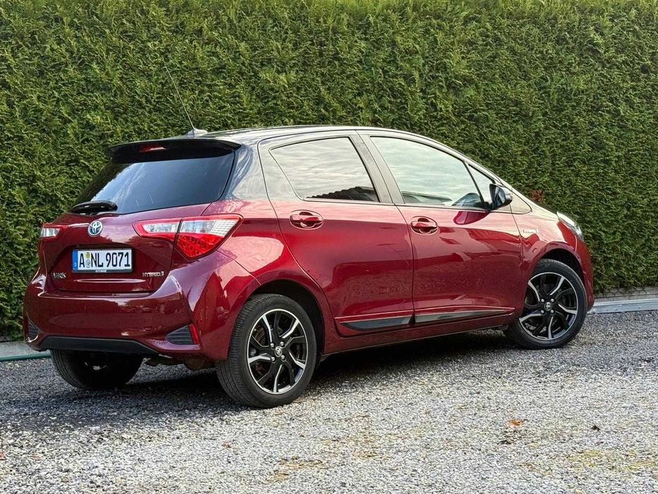 Toyota Yaris LIFT 1.5 Hybrid Automat / PREMIUM / LED / Klima / Kamera