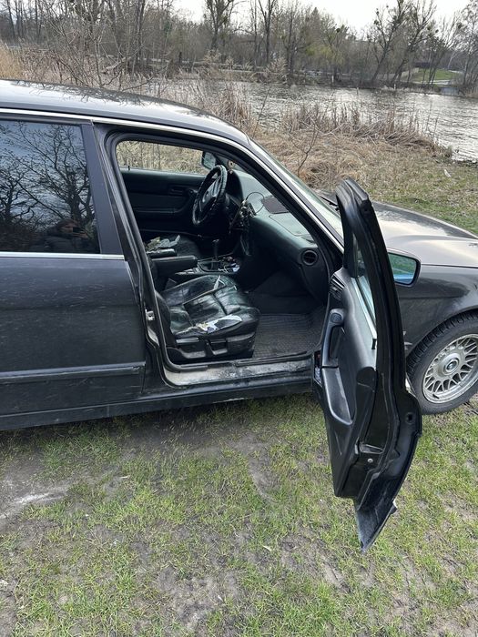 Автомобіль Бмв е34