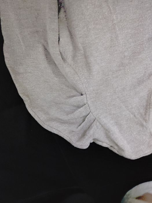 Sweterek beżowy rozpinany na guziki