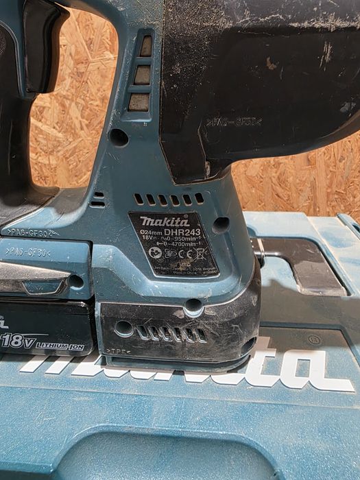 Martelo furar Makita bateria com carregador e duas baterias