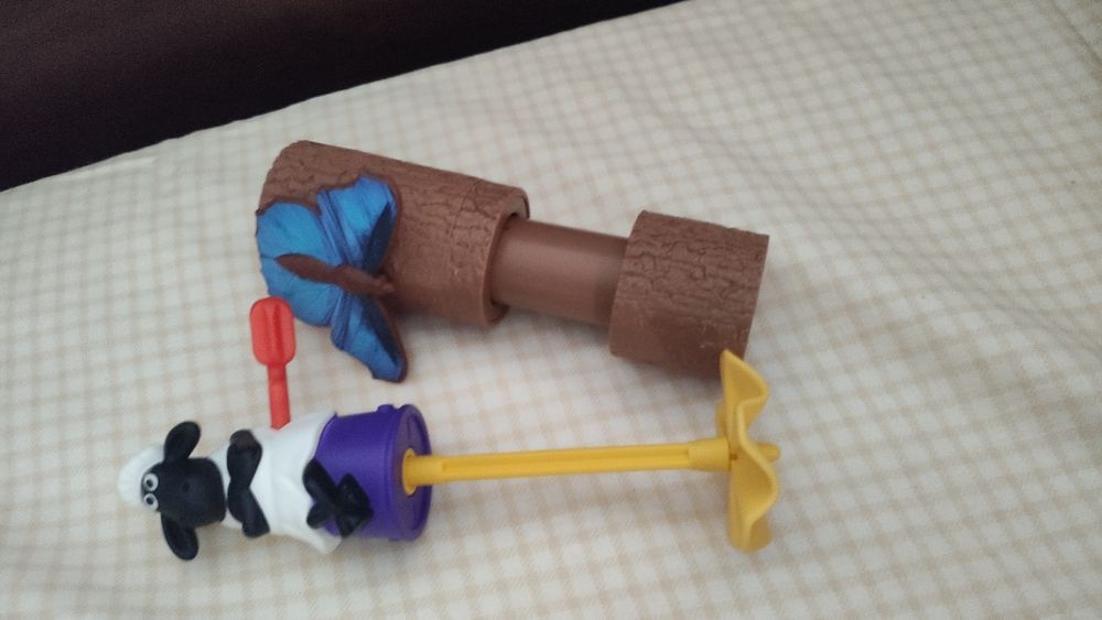 McDonald's and Burger King Toys64739005947777124