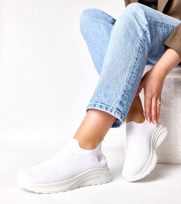 Białe sneakersy materiałowe wsuwane Gaia