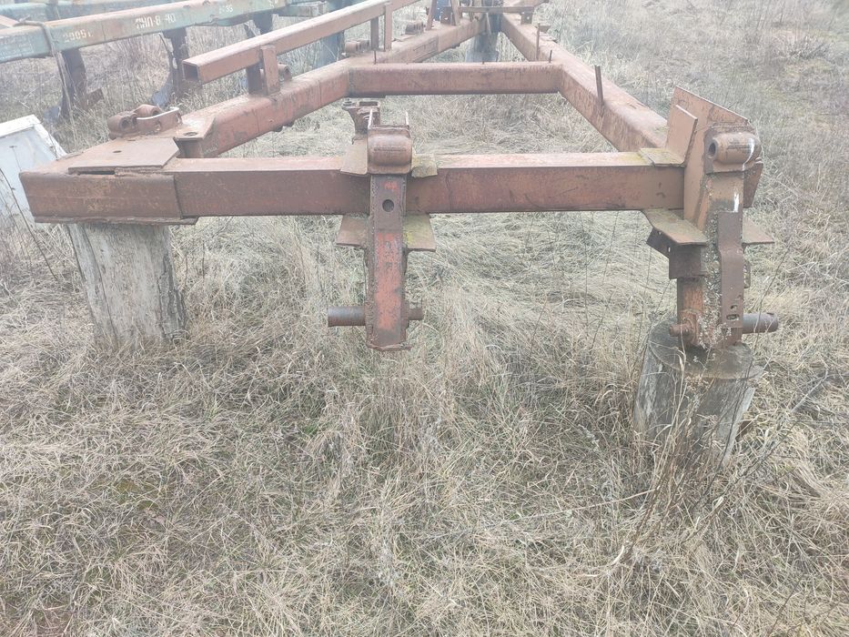 Навісний Плуг ПТК 8 під круглу стійку під трактор Кировец К700 К701