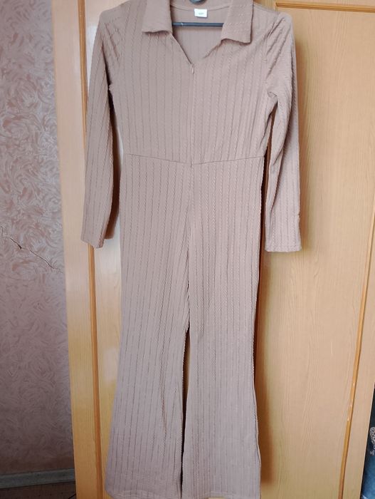 Комбінезон для дівчинки.