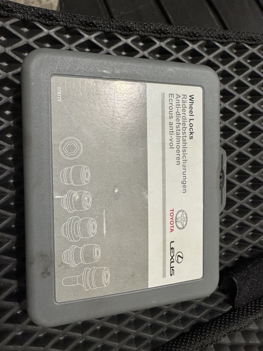 Секретні гайки на Тойота PW45600023 Toyota