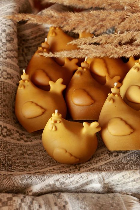 Свічка з бджолиного воску Курочка 8 см