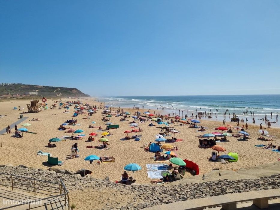 Moradia contemporânea T4 com piscina e vista mar, a 4 minutos da pr...