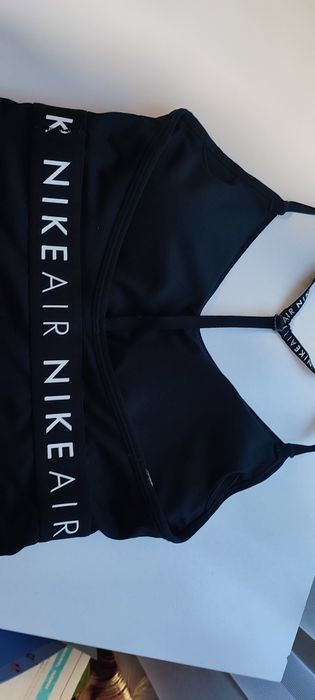 Спортивний топ Nike