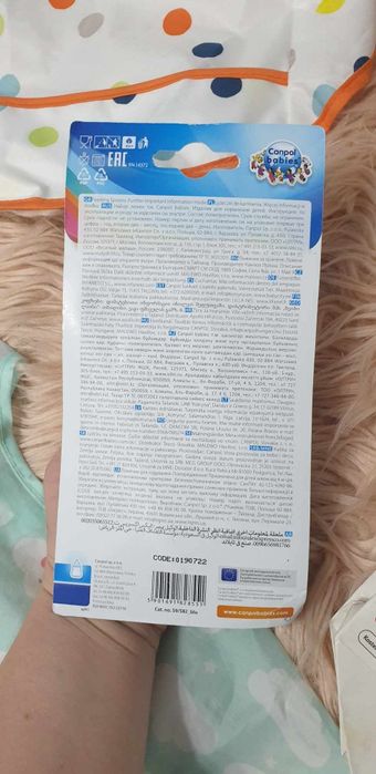 Zestaw do rozszerzenia diety dla niemowlaka śliniak,łyżeczki