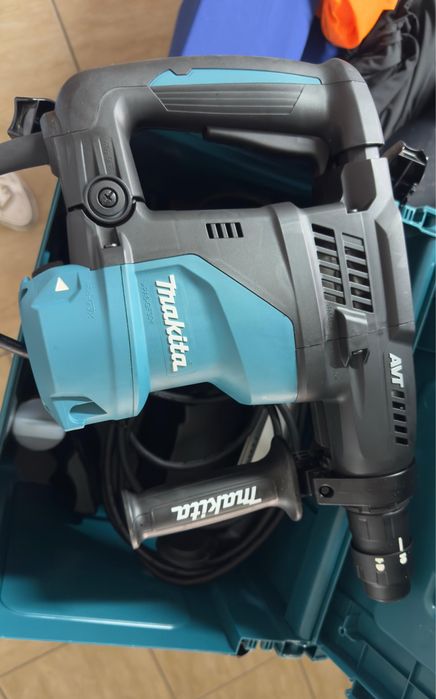Makita Martelo Combinado HR3012FCJ(NOVO)+ aspirador