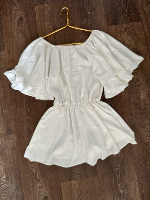 Ніжний ромпер з перлинами