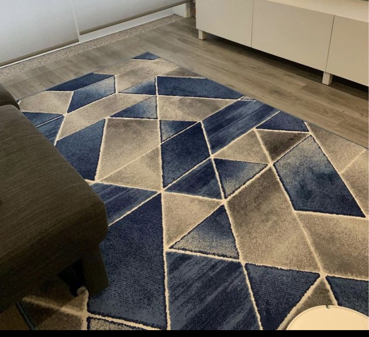 Tapete de sala azul e cinzento