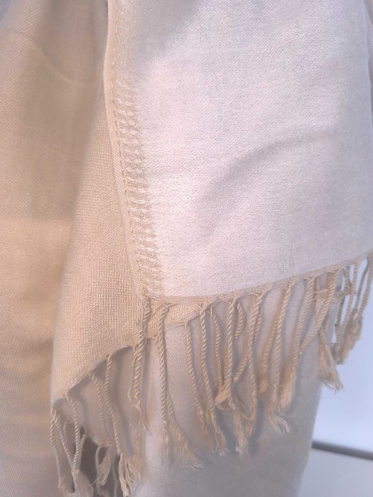 Шарф палантин світлого кольору