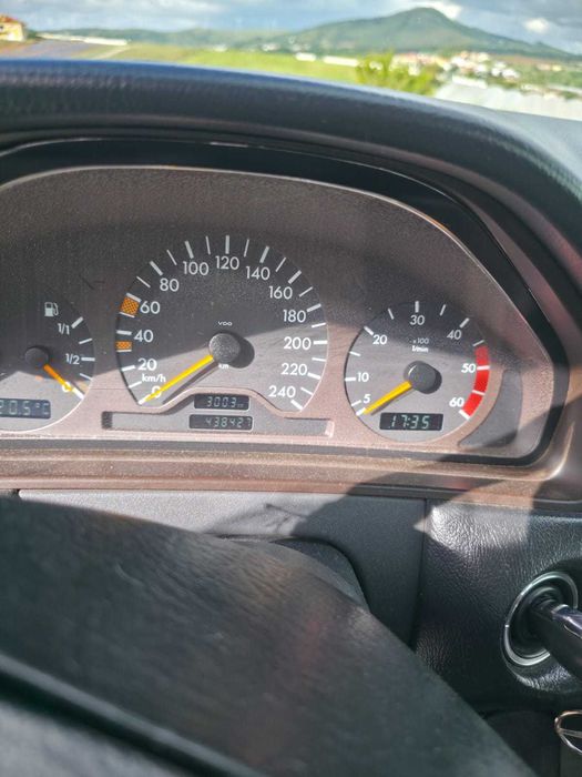 Mercedes E220 w210
