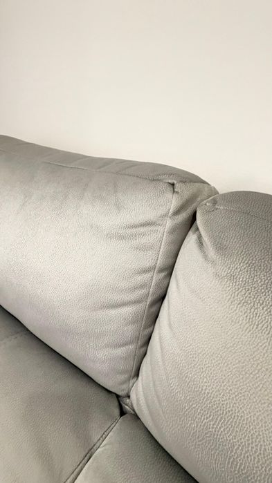 Sofá Chaise Long 

Sofá moderno e muito confortável,