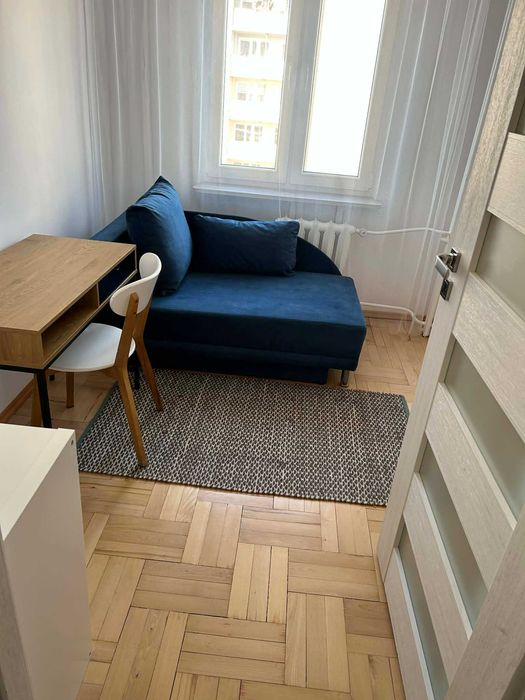 Pokój w jasnym mieszkaniu