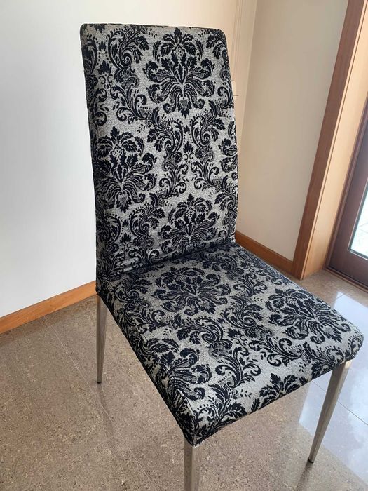 Mesa de vidro e 4 cadeiras