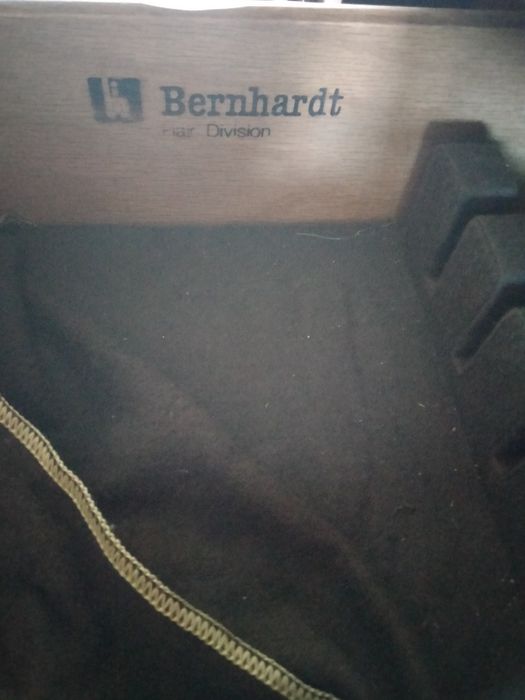 Cristaleira oriental marca Bernh deardt