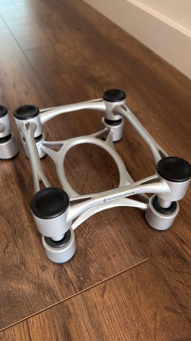IsoAcoustics ISO-L8R - Suportes de isolamento para colunas (par)