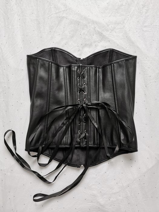 Gorset w stylu gotyckim