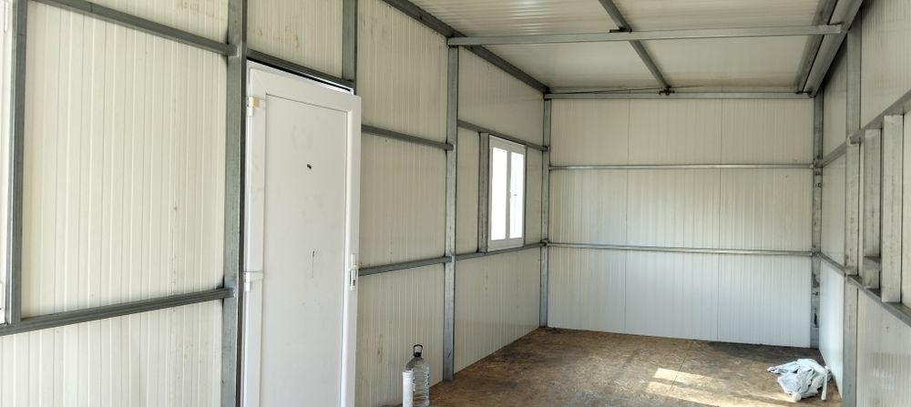 Anexo modelar com 9×3m   em aço galvanizado e painel sanduíche