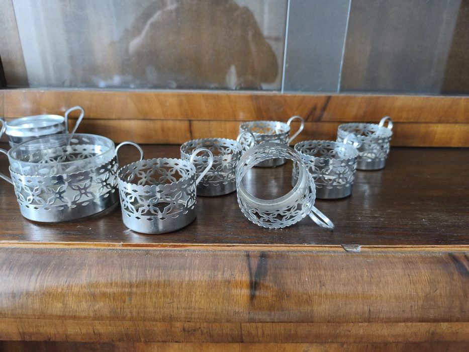 Dwa komplety koszyczków do szklanek wraz z cukiernicami