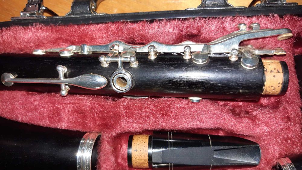 Clarinete Sib Yamaha  YCL  64  Japan ( chaves prateadas)