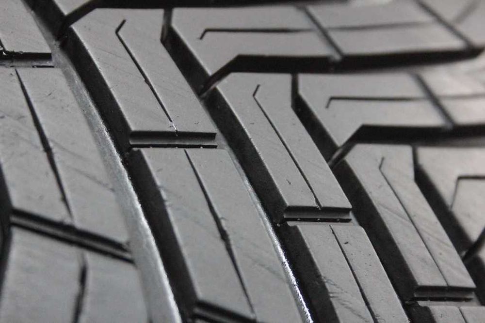 235/55/19 Continental AllSeasonContact 235/55 R19 105W XL 2022r