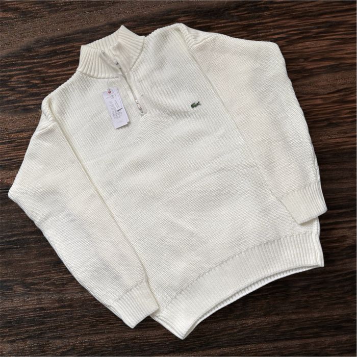 Kremowy sweter Lacoste