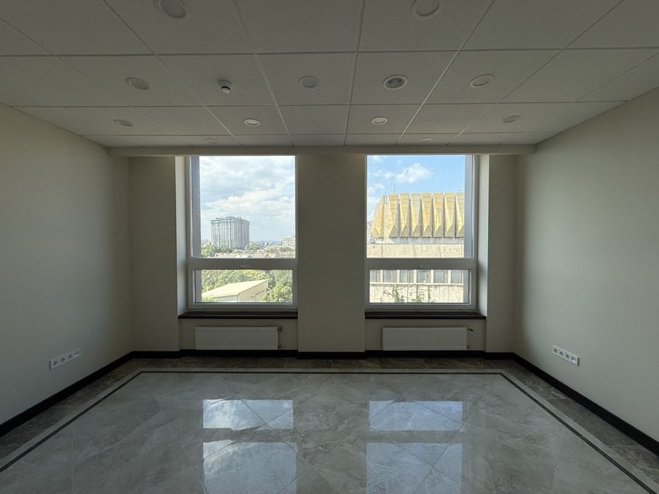 Без комиссии! Офис в БЦ Кадорр.  Итальянский б-р / Французский б-р