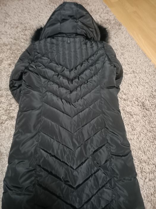 DKNY DL2MPE70 Pikowany płaszcz zimowy ze sztucznym futrem czarny ciepł