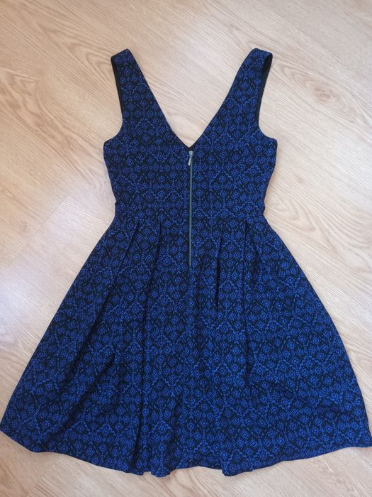Vestidos padrão da marca zara e pink
