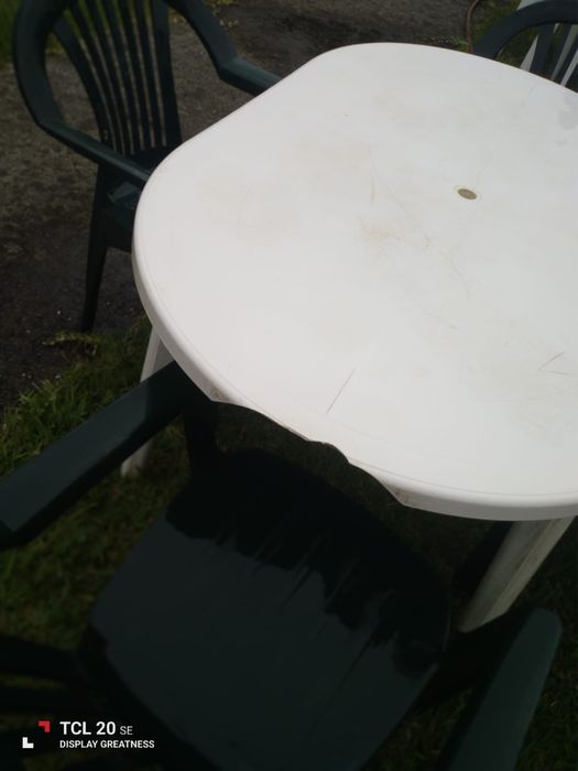 Mesa de Jardim com 4 Cadeiras - 40€