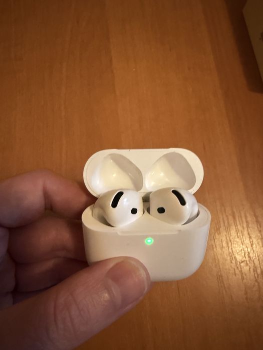 Продам apple airpods 4 with ANC