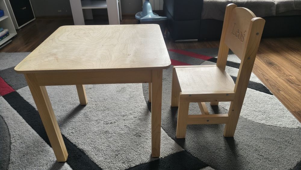 Stolik dziecięcy