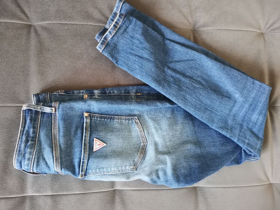 Spodnie jeansy GUESS r. 28 b. dobry stan