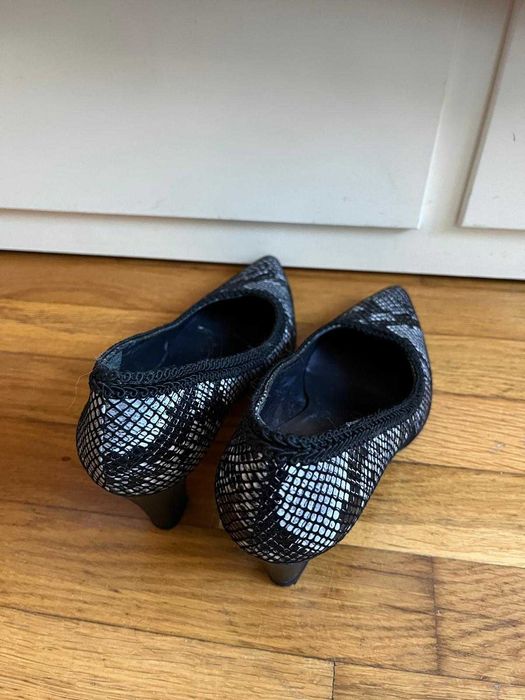 Sapatos de Salto Alto com Padrão de Cobra – Elegantes e Sofisticados