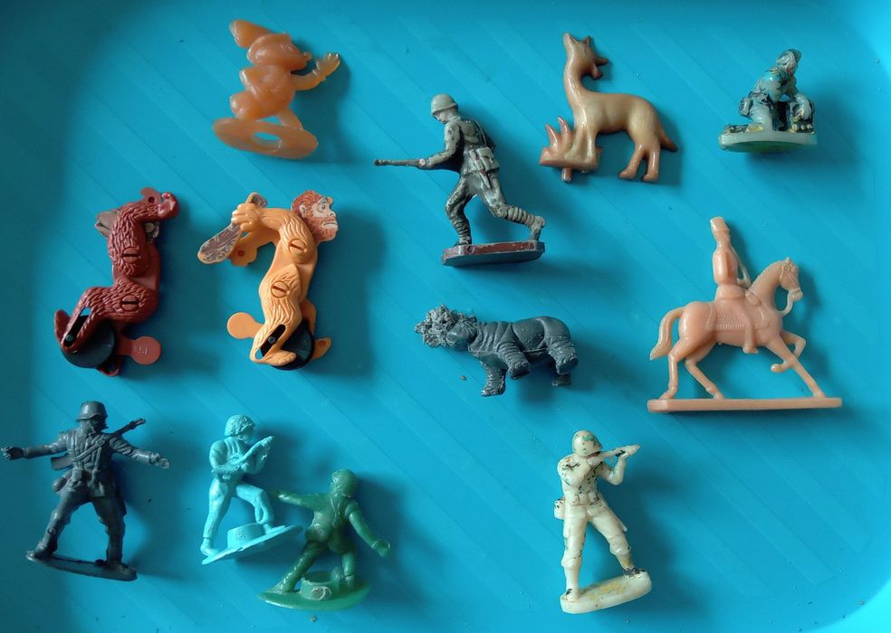 Sprzedam zabawki jak na zdjęciach, większość to plastik