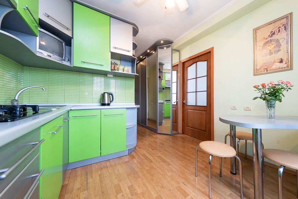 Посуточно 1к квартира Лесная-Черниговская, Институт Сердца, КН