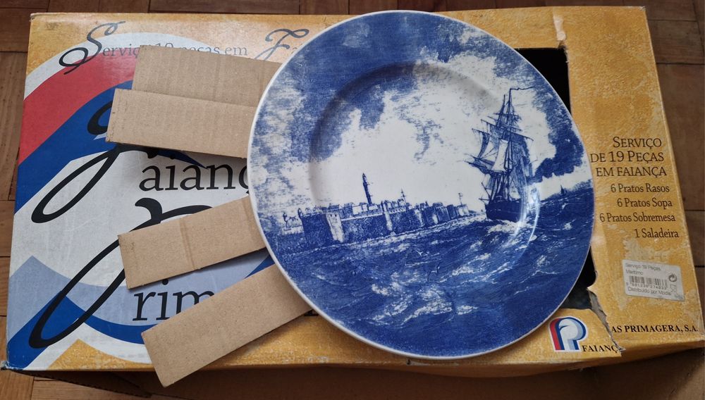 Louça conjunto de pratos e saladeira