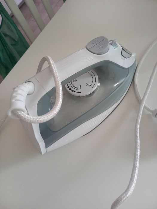 Vendo ferro de engomar a vapor