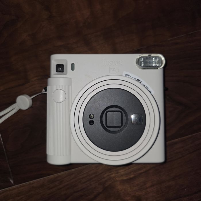 Фотоапарат миттєвого друку Fujifilm Instax SQUARE SQ1, білий